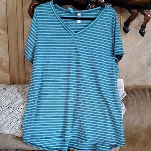 TEE#022 LuLaRoe Christy V-Neck Tee
